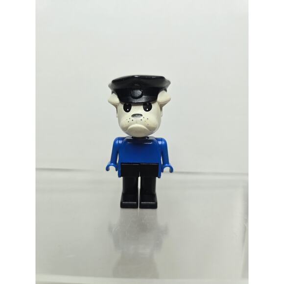 LEGO Constable Clarke Bulldog Minifigure - Vintage FABULAND (fab2b) 3639 3789 - Picture 1 of 4
